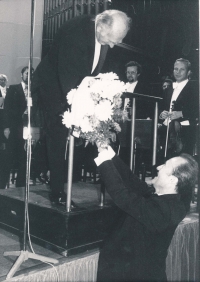 Wolfram Ruhenstroth-Bauer s Yehudim Menuhinem