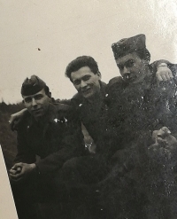 Jindřih Rejnart s kamarády na vojně