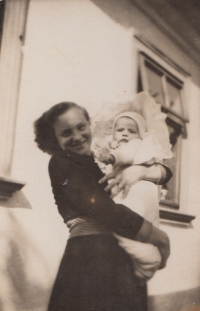 Mom with little Otík , 1957