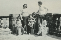 Manželé Witzovi s dětmi a maminkou