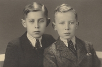 Miroslav a Bohuslav (on the right) Hanuš in 1944