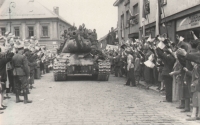 Příjezd tanků  IS-2 Sovětské armády do Poličky