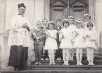 První svaté přijímání, Otakar vlevo nahoře, 1964
