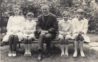 První svaté přijímání, Božena Vlčková druhá zleva, její sestra Anna druhá zprava, Bílá Voda, 16. srpna 1968