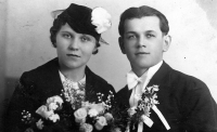 Svatební fotografie rodičů Adolfa Ruše / 1937