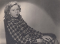 Sixteen-year-old Liselotte in 1945