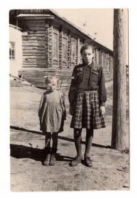 Bohdana and Lavrentiya Talanchuk in front of the barracks, 1950s