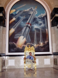 Bagdád, kaple s raketami, 2003