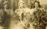 Pamětnice a sestry, líšeňské dožínky, cca 40. léta 20. století