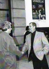 Václav Kožušník s ministrem kultury Pavlem Dostálem (asi 2000)