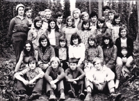 Alexandr Neuman a jeho spolužáci na chmelové brigádě v 70. letech 20. století