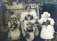 S matkou a sestrami