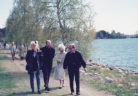 Alexandr Neuman na procházce s prezidentem Václavem Havlem, jeho paní Olgou a její tajemnicí Ivou Taťounovou v první polovině 90. let 20. století