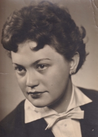Alexandr Neumann's mom in the 1950's.