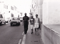 Alexandr Neuman s Olgou Havlovou a svou životní partnerkou Lucií Svobodovou při dovolené na Menorce v roce 1991