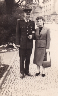 Alexandrova maminka s tatínek v 50. letech  20. století