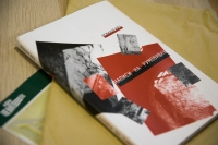 Kniha poezie Romana Kise "Nápisy na rumovištích", vydaná v roce 2003