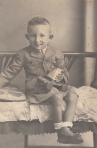 František Jílek, pamětníkův bratr, zesnulý ve třech letech na apendicitidu, 1945-1948