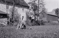 Bratři před mlýnem