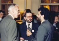 1990, návštěva OF v holandském Delftu, s primátorem Prahy Jaroslavem Kořánem a bývalým holandským ministrem zahraničí Maxem van der Stoelem