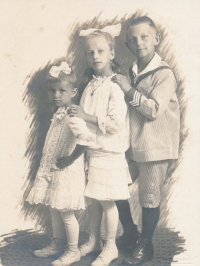 Jiřina, Helena a Otakar Volmanovi