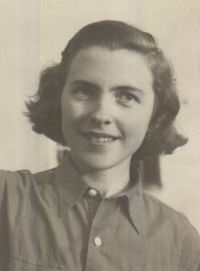 Irma Garlíková ve svazácké košili, 1952