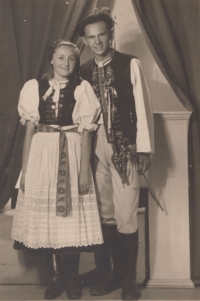 Karol Bartek s kolegyňou v súbore v Nemšovej