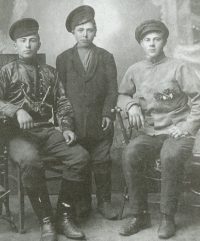 Kavaléristé divize Čapajeva v roce 1929 - Čáp Karel Filipovič, Čáp Petr Filipovič, Jersák Pavel Karlovič 