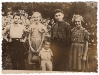 The last farewell photo before leaving Tomsk. 1956. Kachurin (friend), Bohdana, Petrus, Lesya, Andriy.
