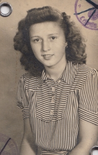 Liselotte Pultarová at the age of sixteen. 1945