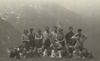 Nízké Tatry, Kráľova hoľa, Irma Garlíková v horní řadě první zleva, 1950