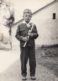 První svaté přijímání v kostele v Borové, 1955
