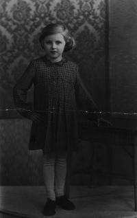 Hana Ryvolová v období druhé světové války (1942)