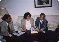 V rezidencii indického veľvyslanca - Upendra Čandra Bara (vpravo). 