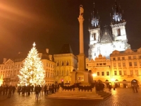 Mariánský sloup na Staroměstském náměstí, noční snímek z podzimu 2020