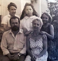 Rodina: manžel Konstantin , Tatiana a děti Anna, Pavel, Darja, 1984