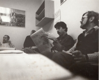 Pracovní setkání Občanského fóra v Pardubicích, zleva: Vlastimil Doubrava, Bohuslav Loun, Michal Vajrauch, Pardubice, zima 1990