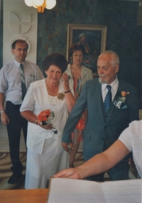 V roce 2007 se pamětnice podruhé vdala, jejím manželem se stal Jaroslav Bártek, který za války pomáhal partyzánům v Hašově háji