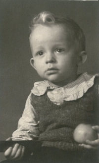 Two-year old Jindřich Trojan with an apple, Prague 1944