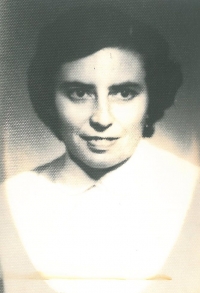 Libuše Trojanová, matka pamětníka, Praha 1947