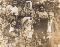 Manželé Matouš a Františka Kremlovi s dětmi – dcera Marie, syn Jan, dcera Františka