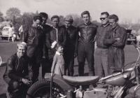 Ligové závody, 1968, zleva: Jiří Štancl, F. Ledecký, M. Fabián, R. Janíček, P. Bušta, A. Šváb, Dusil a L. Lomíček