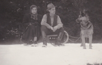 Vladimír Bohata se svojí první manželkou a psem Ašantem