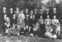 The Bohaty Family (the great-grandfather is the third one from the left in the middle row and the great-grandmother is the fourth one from the left in the middle row) with daughters and sons and their families.
Vladimír Pajer (the third one from the left in the bottom row), his parents and his sister (far right). The photo also shows Antonín Bohatý with his brother (the third or fourth one from the left in the top row), the uncle of the witness from his mother's side.
