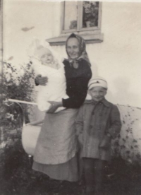 Inka Tichá with her grandmother Josefa Kučerová and brother Vladimír (1943)
