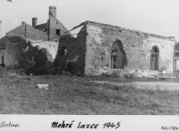 Zničený hostinec v Mokrých Lazcích, foto: V. Pála