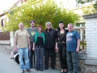 Miroslav Kučera (vpravo) s hudebníkem Bobem Frídlem (uprostřed)