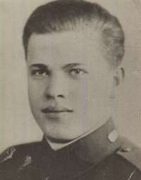 Witness´s father Oldřich Šimurda was on 23 November 1944 hanged by Nazis on a pole next to his shop for supporting partisans 