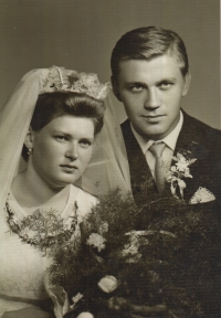 Oldřiška Mikundová-Bártková got married to Miroslav Mikunda when she was twenty one years old 