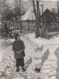 Winter 1944-1945 in Oldřiš, Inka with her brother